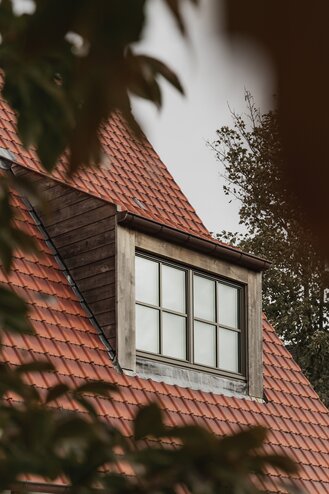 Dakkapel in hout, rode dakpannen | © Bert Demasure