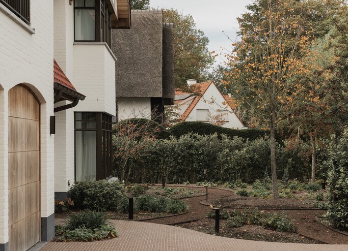 Tuinzicht op een verzorgende tuinaanleg | © Bert Demasure